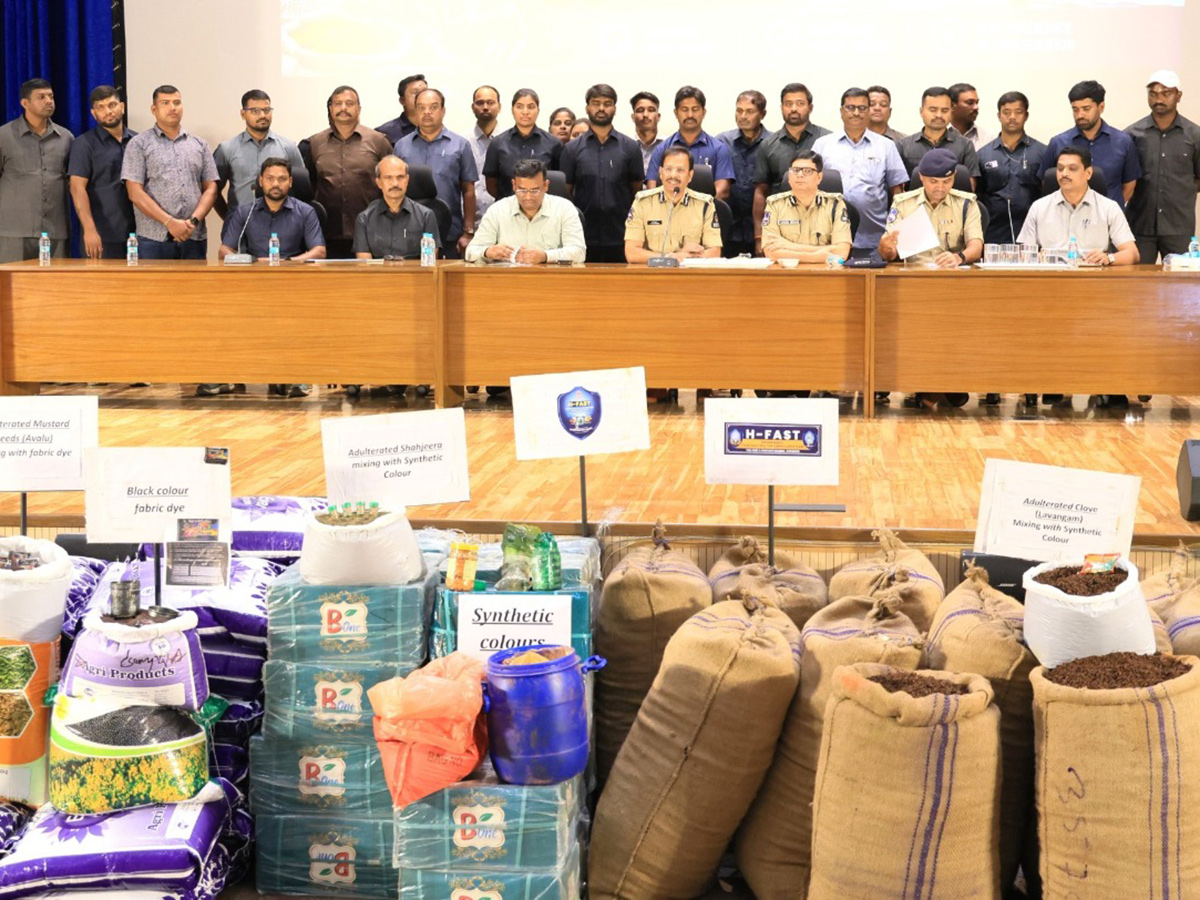 Fake_20Spices_20Seized_20in_20Hyderabad_20HD_20Photos__20_2811_29.jpg 12
