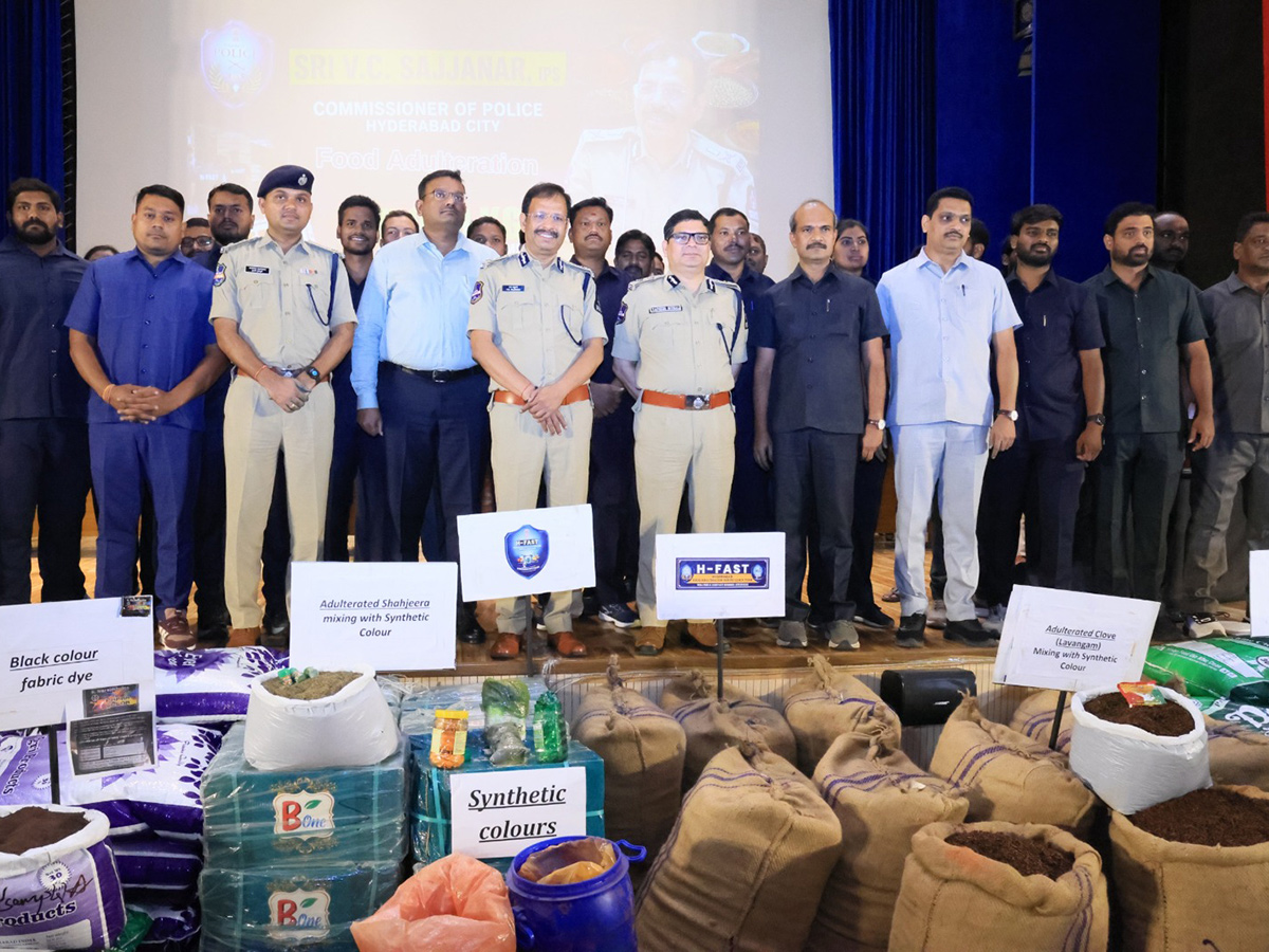 Fake_20Spices_20Seized_20in_20Hyderabad_20HD_20Photos__20_2812_29.jpg 13