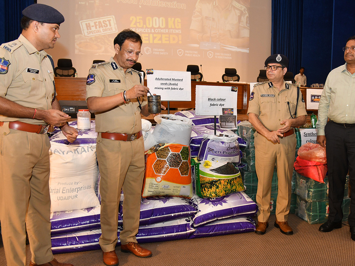 Fake_20Spices_20Seized_20in_20Hyderabad_20HD_20Photos__20_284_29.jpg 5