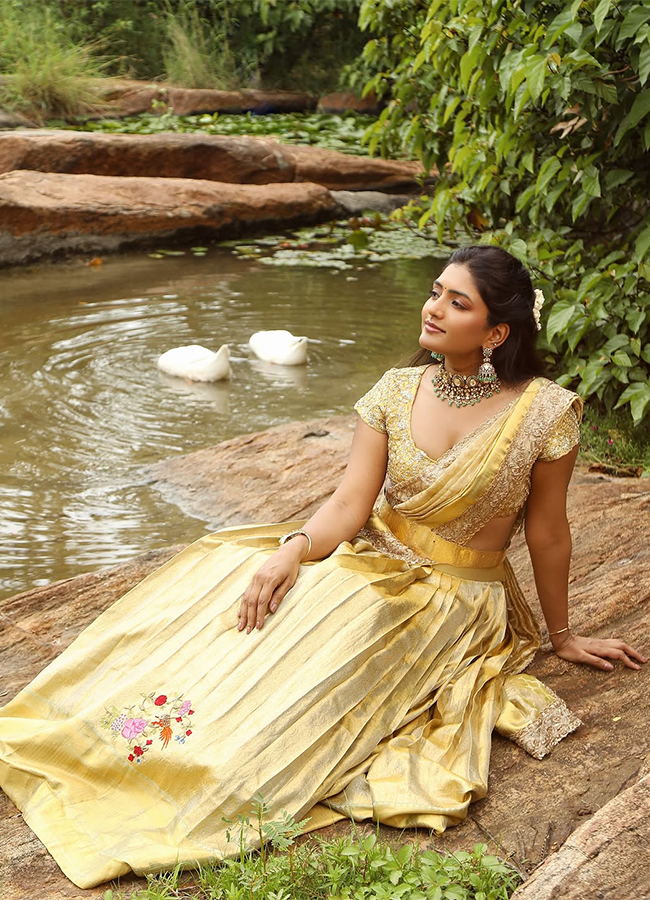 Tollywood_20Actress_20Eesha_20Rebba_20Latest_20Photos_20Viral__20_2812_29.jpg 12