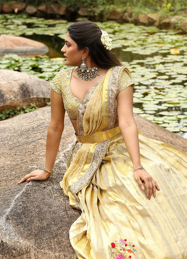 Tollywood_20Actress_20Eesha_20Rebba_20Latest_20Photos_20Viral__20_289_29.jpg 9