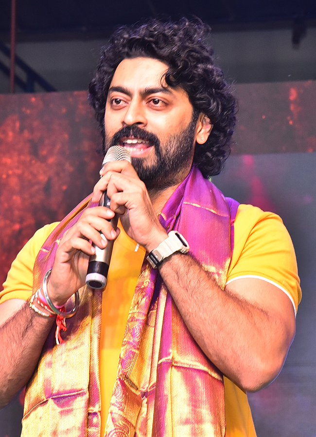 Anakapalli_20Movie_20Pre_20Release_20Event_20HD_20Photos__20_2816_29.jpg 16