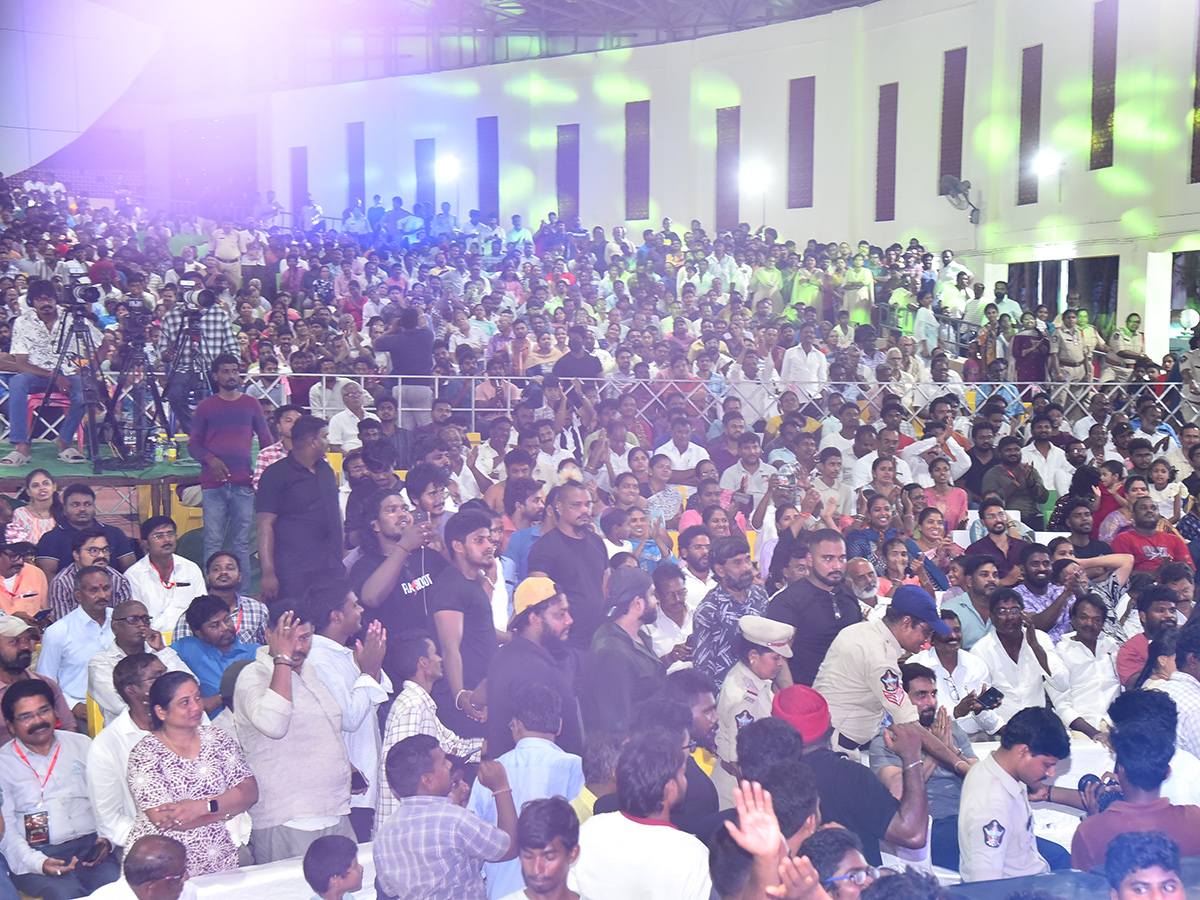 Anakapalli_20Movie_20Pre_20Release_20Event_20HD_20Photos__20_2823_29.jpg 23