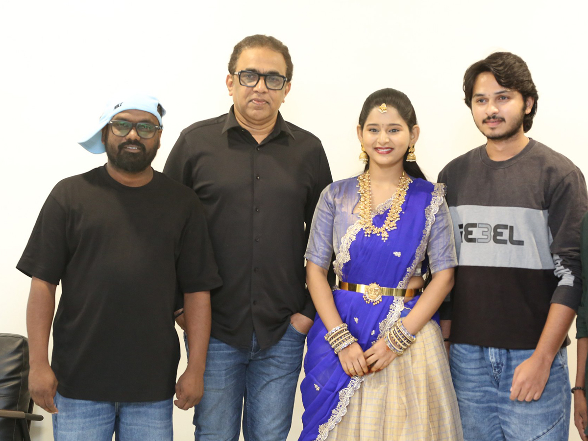 Husharu_20Pittalu_20Movie_20Song_20Launch_20HD_20Photos__20_2815_29.jpg 15