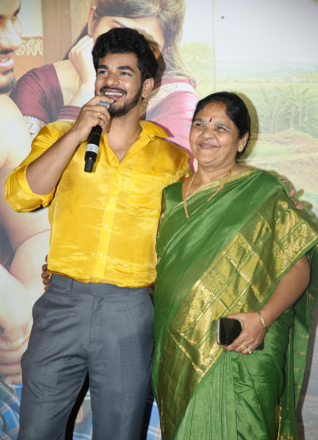 Rithu_20Chowdary_20And_20Demon_20Pavan_20Bangaram_20Song_20launch_20viral_20photos__20_2821_29.jpg 21