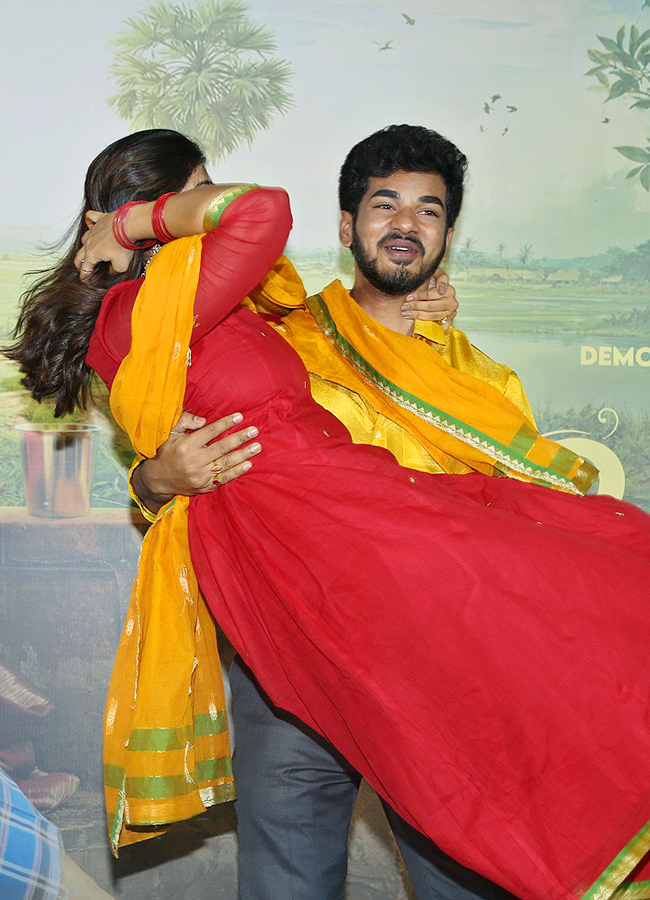 Rithu_20Chowdary_20And_20Demon_20Pavan_20Bangaram_20Song_20launch_20viral_20photos__20_2823_29.jpg 23