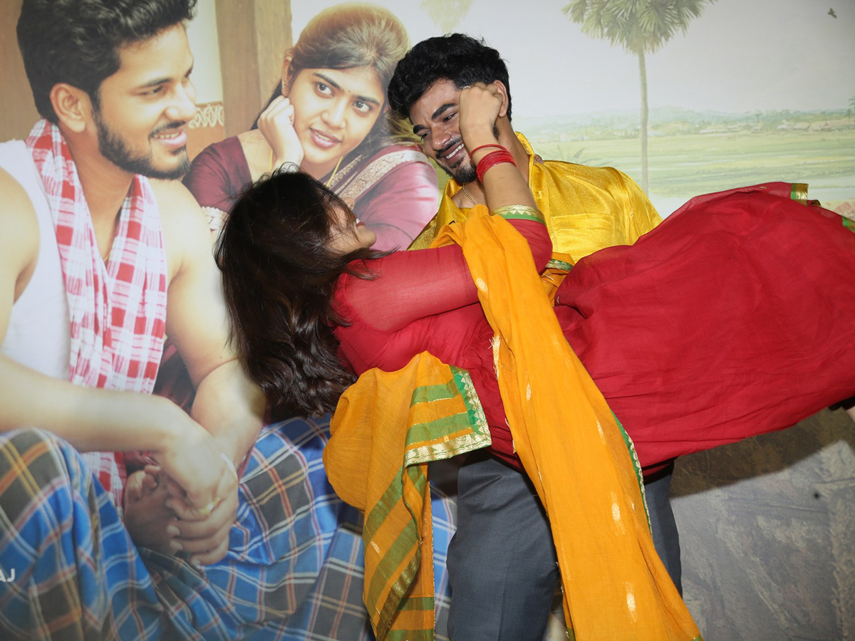 Rithu_20Chowdary_20And_20Demon_20Pavan_20Bangaram_20Song_20launch_20viral_20photos__20_283_29.jpg 3