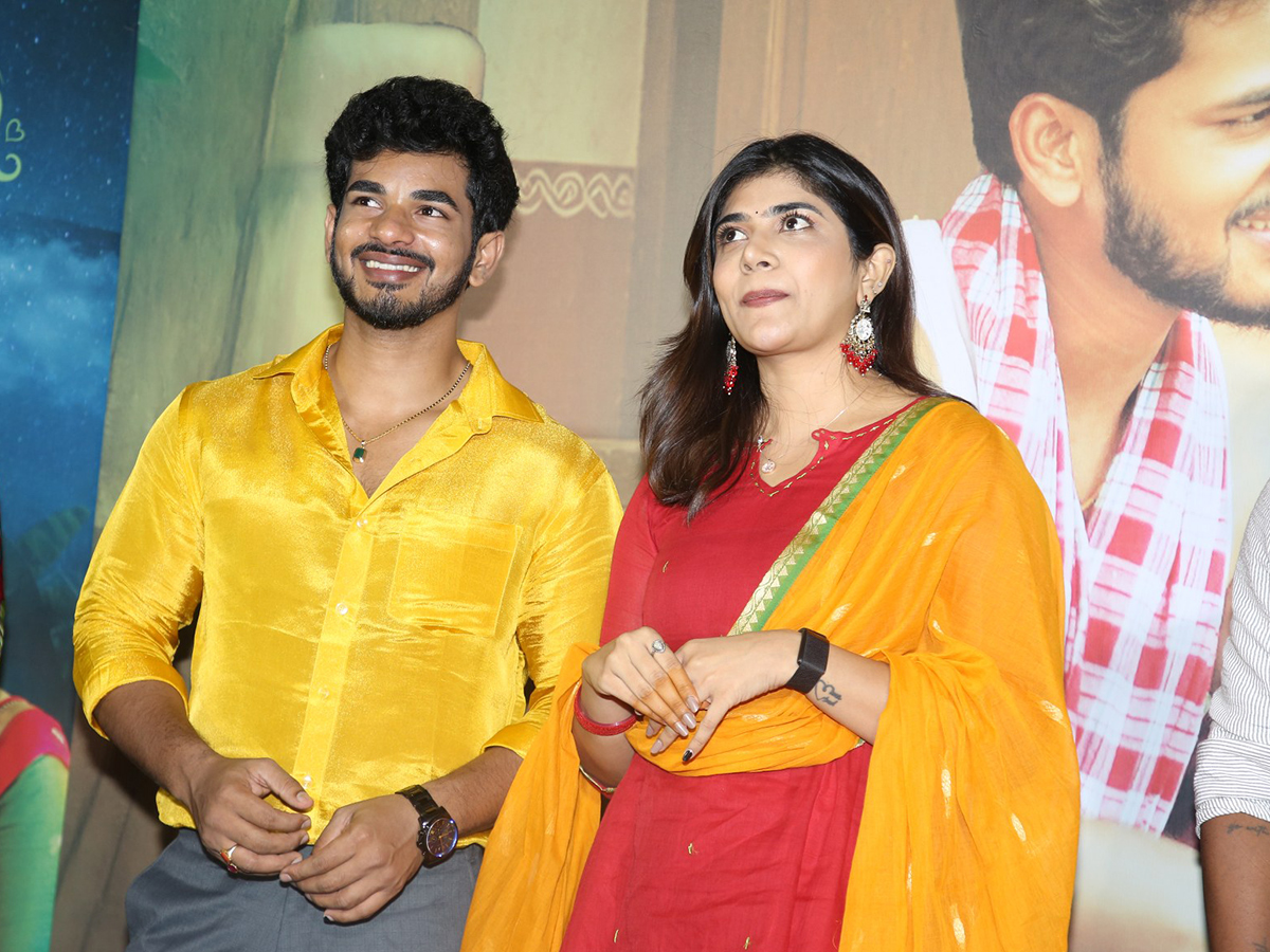 Rithu_20Chowdary_20And_20Demon_20Pavan_20Bangaram_20Song_20launch_20viral_20photos__20_284_29.jpg 4