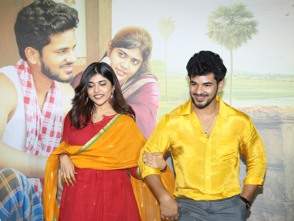 Rithu_20Chowdary_20And_20Demon_20Pavan_20Bangaram_20Song_20launch_20viral_20photos__20_285_29.jpg 5