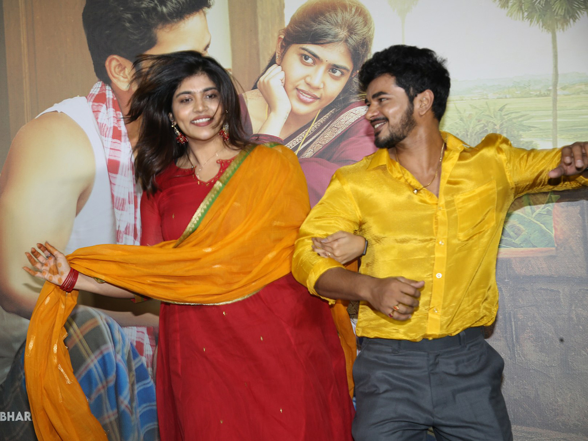 Rithu_20Chowdary_20And_20Demon_20Pavan_20Bangaram_20Song_20launch_20viral_20photos__20_286_29.jpg 6