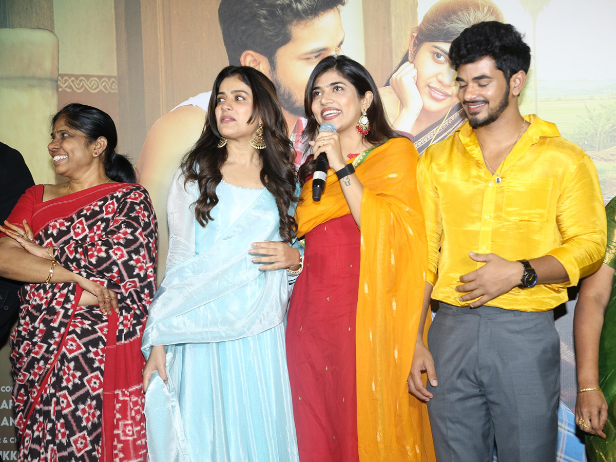 Rithu_20Chowdary_20And_20Demon_20Pavan_20Bangaram_20Song_20launch_20viral_20photos__20_289_29.jpg 9