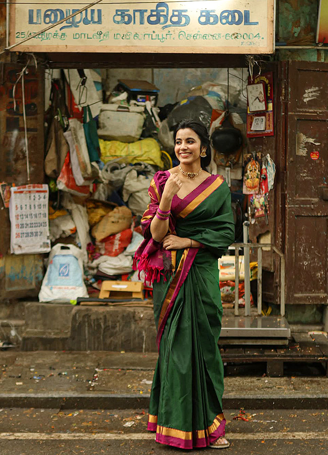 Shivani_20Nagaram_20_2812_29.jpg 12