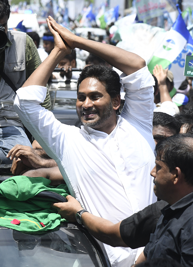 YS_20Jagan_20Mohan_20Reddy_20Visited_20Devarapalli_20in_20East_20Godavari__20_2811_29.jpg 11