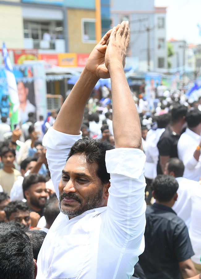 YS_20Jagan_20Mohan_20Reddy_20Visited_20Devarapalli_20in_20East_20Godavari__20_2813_29.jpg 13