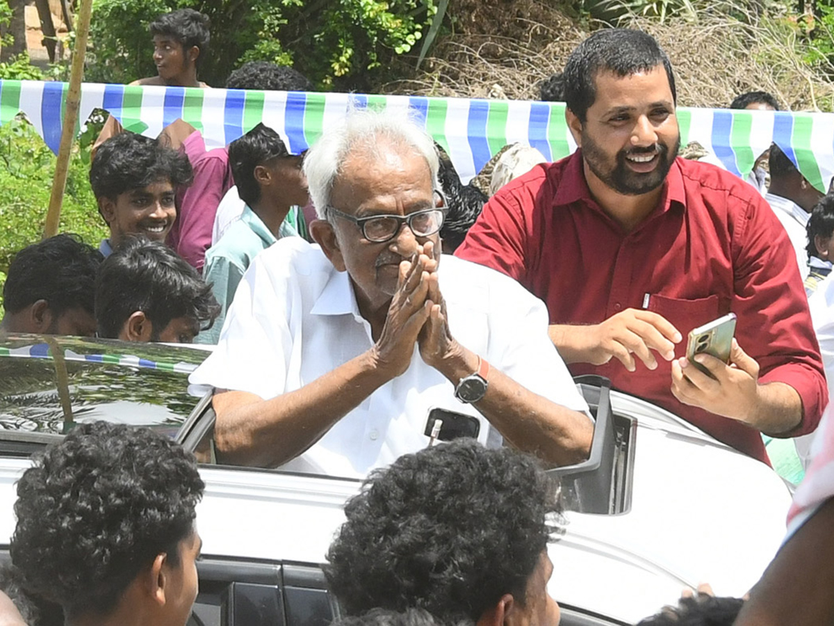 YS_20Jagan_20Mohan_20Reddy_20Visited_20Devarapalli_20in_20East_20Godavari__20_2815_29.jpg 15