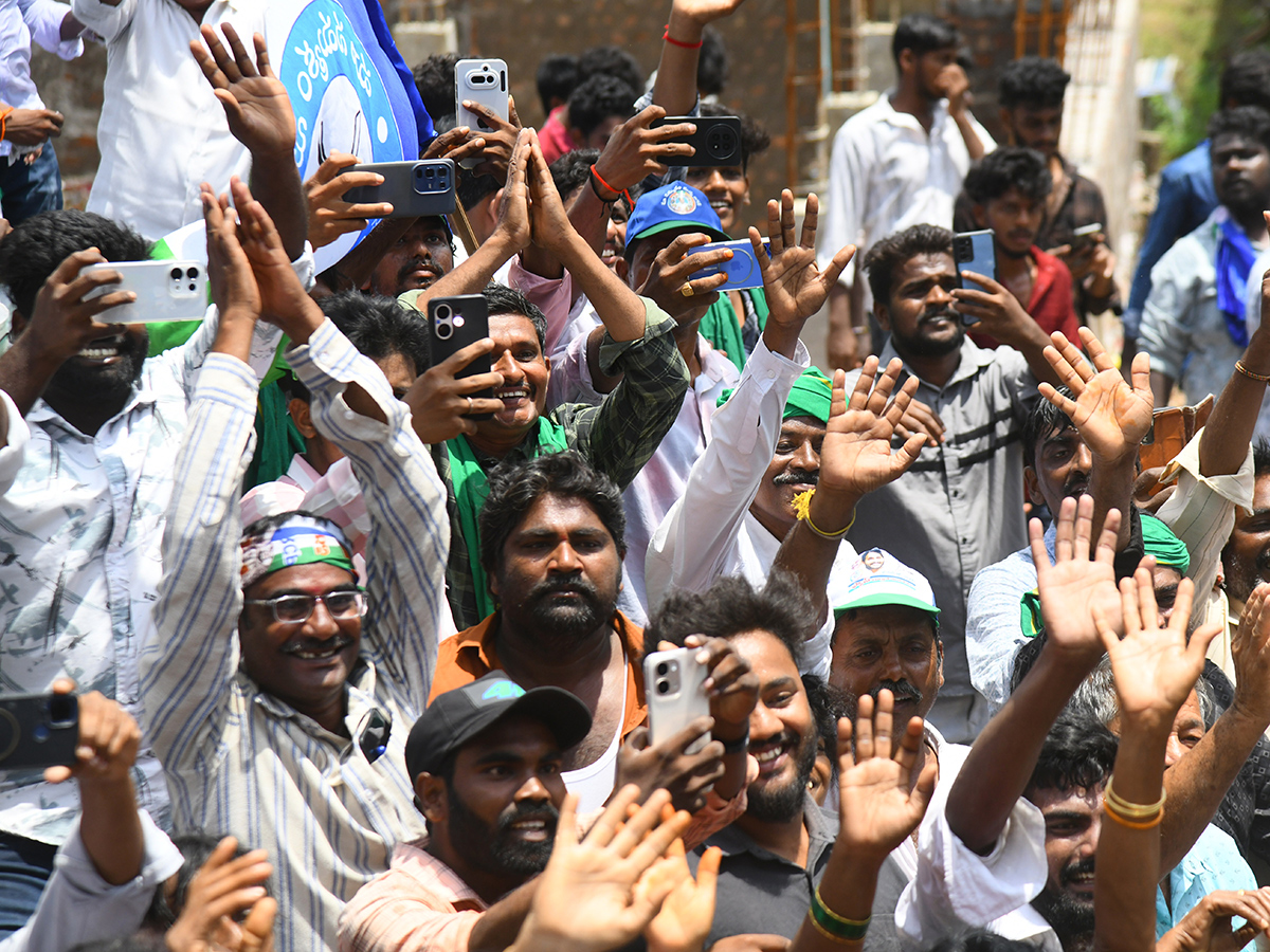 YS_20Jagan_20Mohan_20Reddy_20Visited_20Devarapalli_20in_20East_20Godavari__20_2816_29.jpg 16