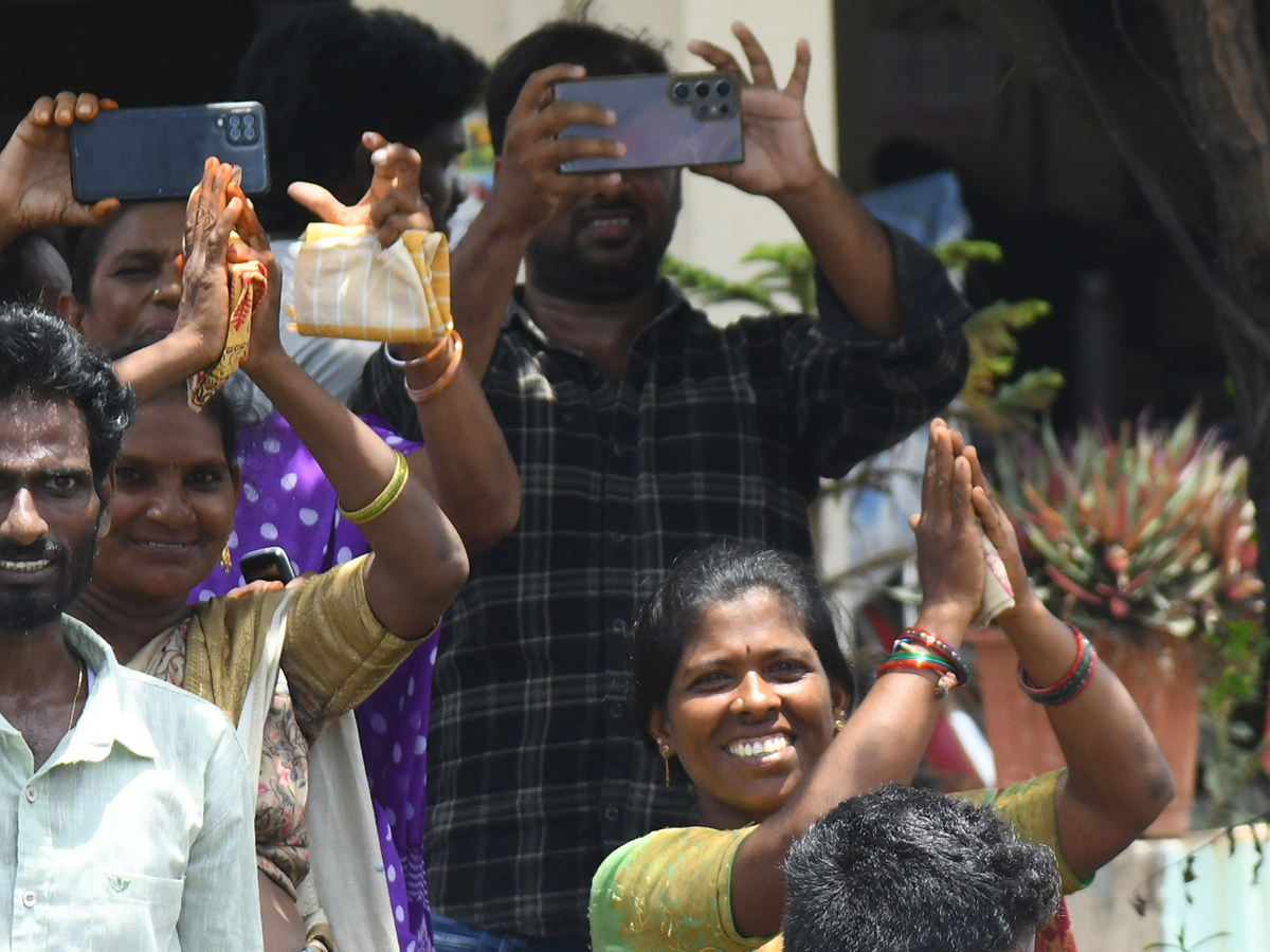 YS_20Jagan_20Mohan_20Reddy_20Visited_20Devarapalli_20in_20East_20Godavari__20_2817_29.jpg 17
