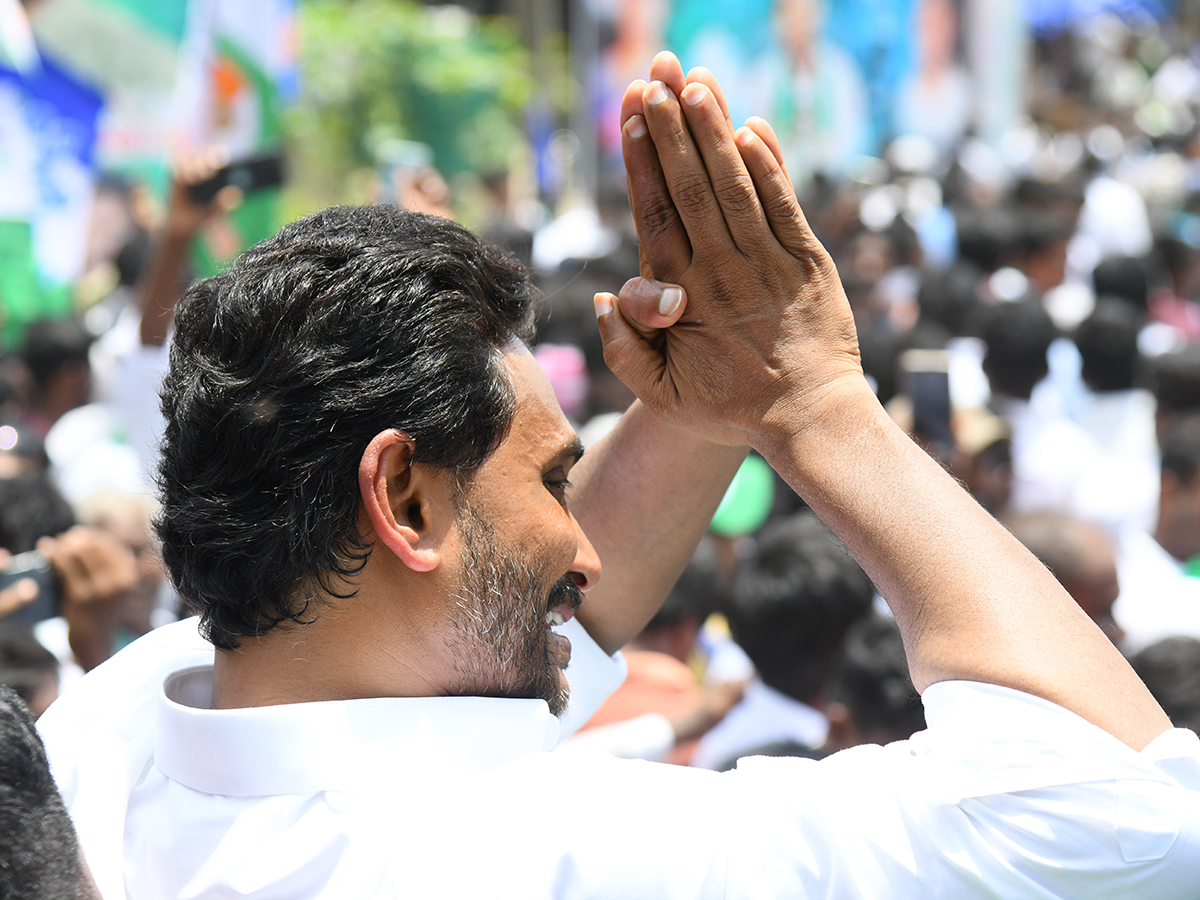 YS_20Jagan_20Mohan_20Reddy_20Visited_20Devarapalli_20in_20East_20Godavari__20_2818_29.jpg 18