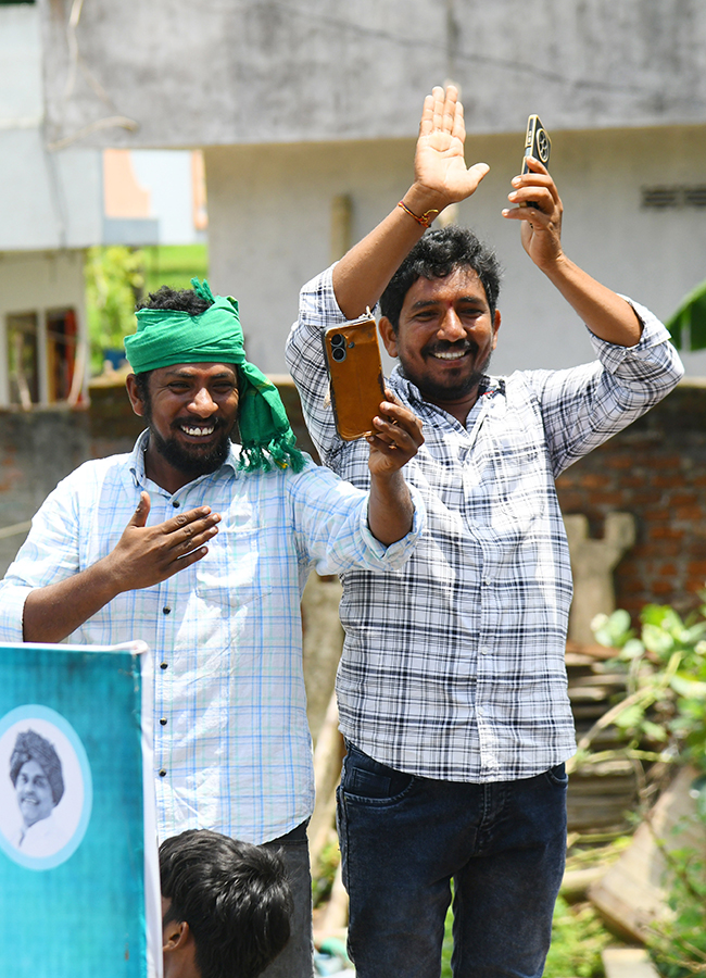 YS_20Jagan_20Mohan_20Reddy_20Visited_20Devarapalli_20in_20East_20Godavari__20_2825_29.jpg 25