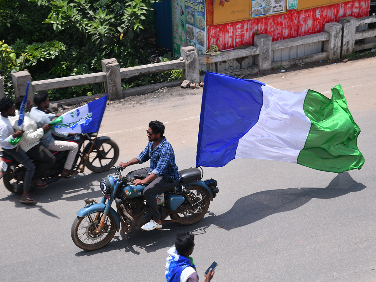 YS_20Jagan_20Mohan_20Reddy_20Visited_20Devarapalli_20in_20East_20Godavari__20_2829_29.jpg 28