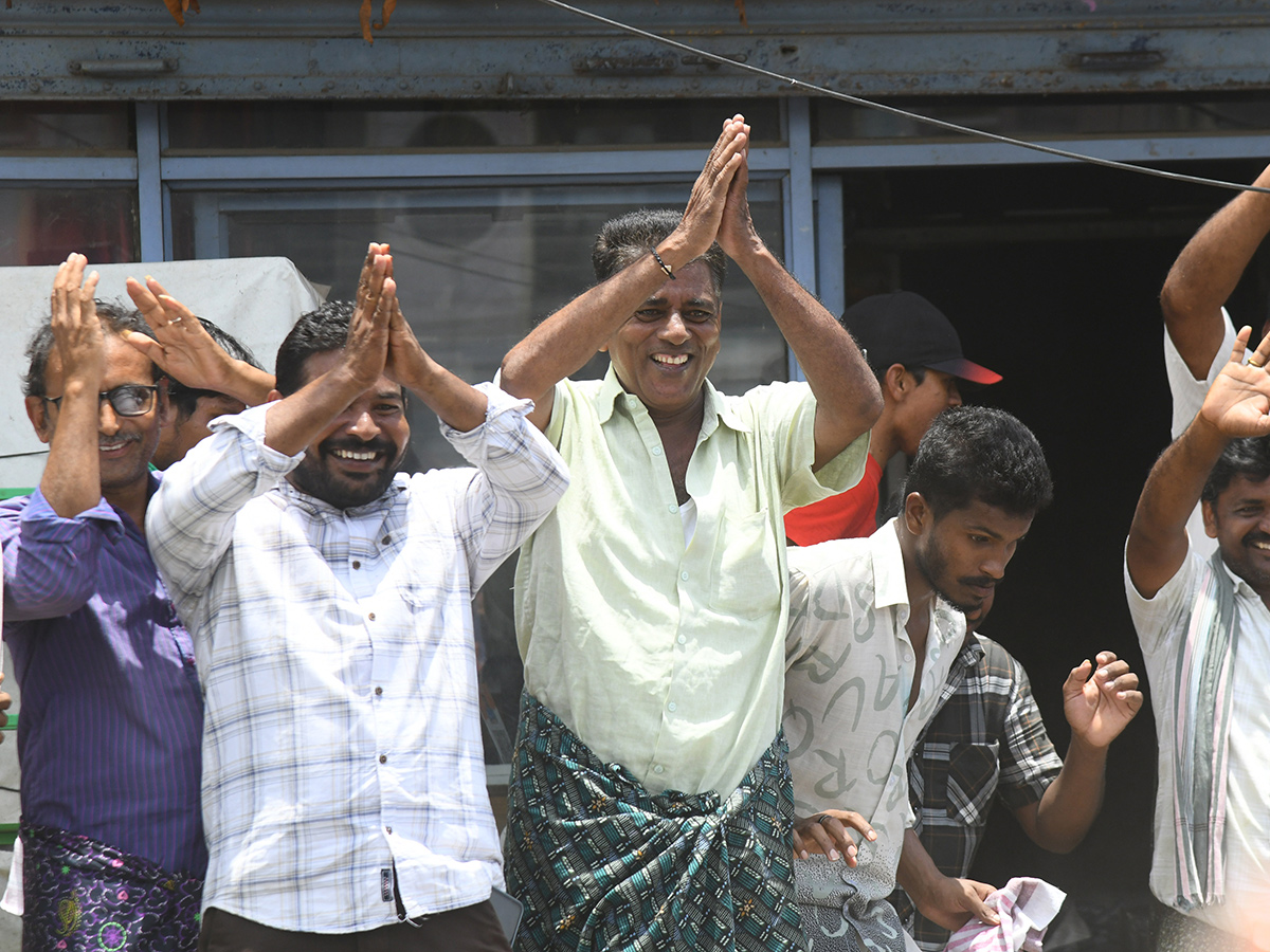 YS_20Jagan_20Mohan_20Reddy_20Visited_20Devarapalli_20in_20East_20Godavari__20_2832_29.jpg 31