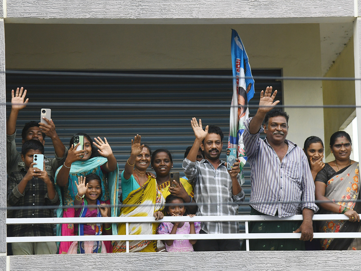 YS_20Jagan_20Mohan_20Reddy_20Visited_20Devarapalli_20in_20East_20Godavari__20_2835_29.jpg 34