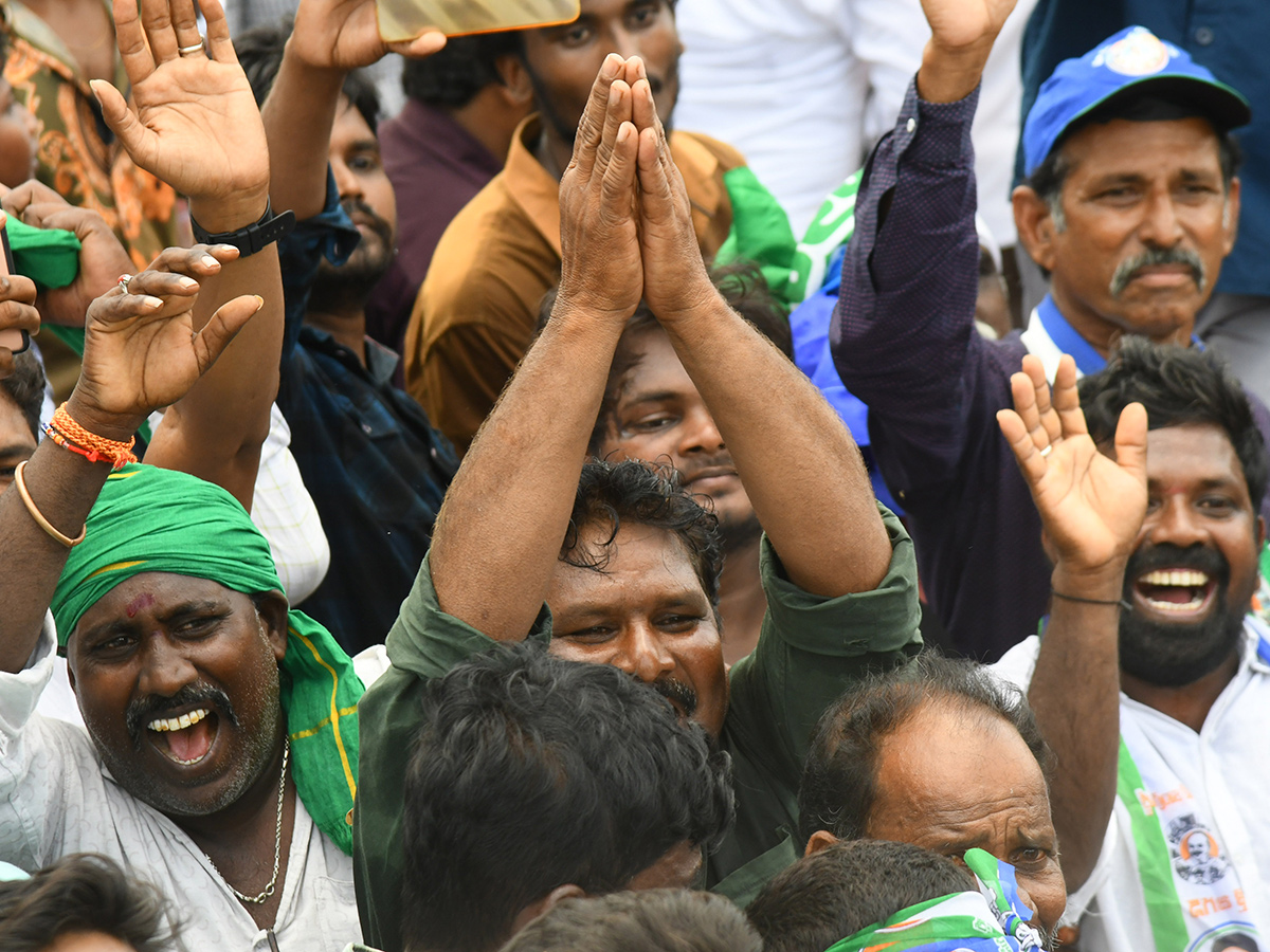 YS_20Jagan_20Mohan_20Reddy_20Visited_20Devarapalli_20in_20East_20Godavari__20_2836_29.jpg 35