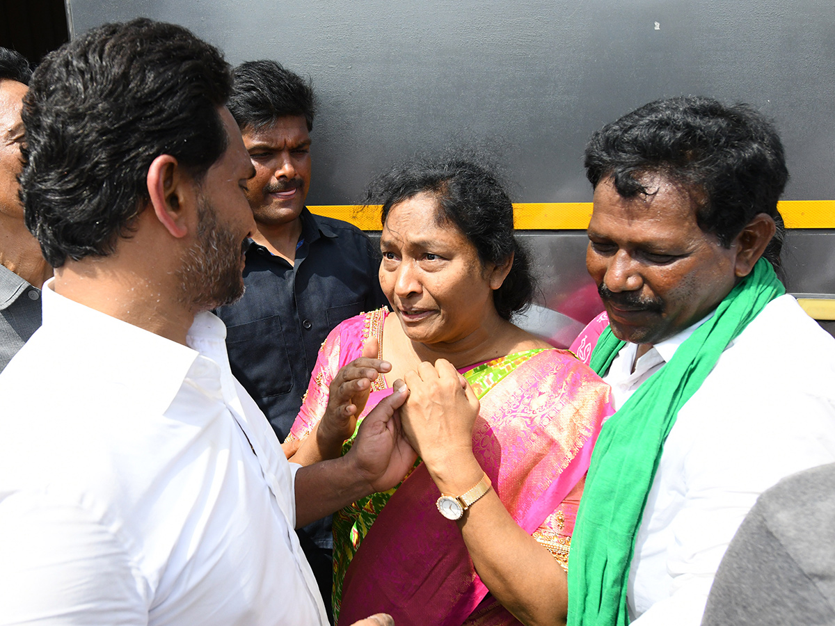 YS_20Jagan_20Mohan_20Reddy_20Visited_20Devarapalli_20in_20East_20Godavari__20_2837_29.jpg 36