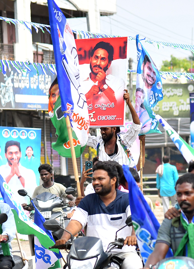 YS_20Jagan_20Mohan_20Reddy_20Visited_20Devarapalli_20in_20East_20Godavari__20_2838_29.jpg 37