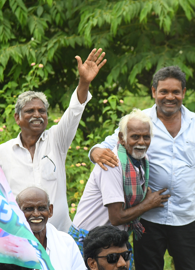 YS_20Jagan_20Mohan_20Reddy_20Visited_20Devarapalli_20in_20East_20Godavari__20_2839_29.jpg 38