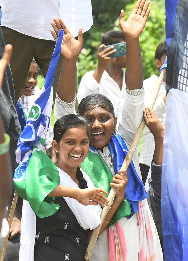 YS_20Jagan_20Mohan_20Reddy_20Visited_20Devarapalli_20in_20East_20Godavari__20_2840_29.jpg 39