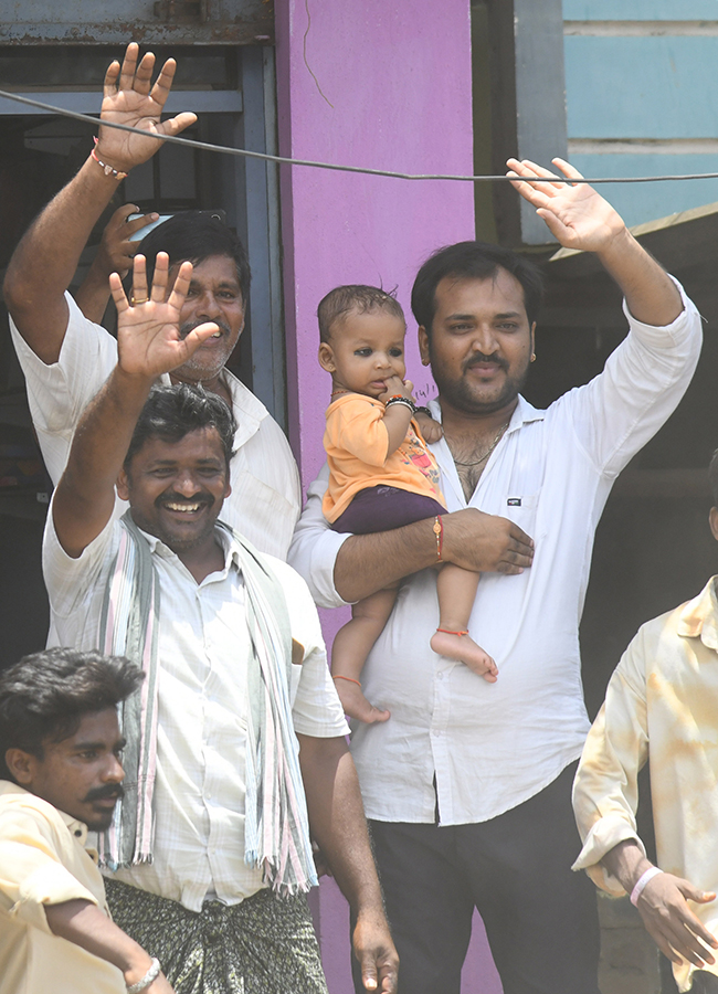 YS_20Jagan_20Mohan_20Reddy_20Visited_20Devarapalli_20in_20East_20Godavari__20_2841_29.jpg 40