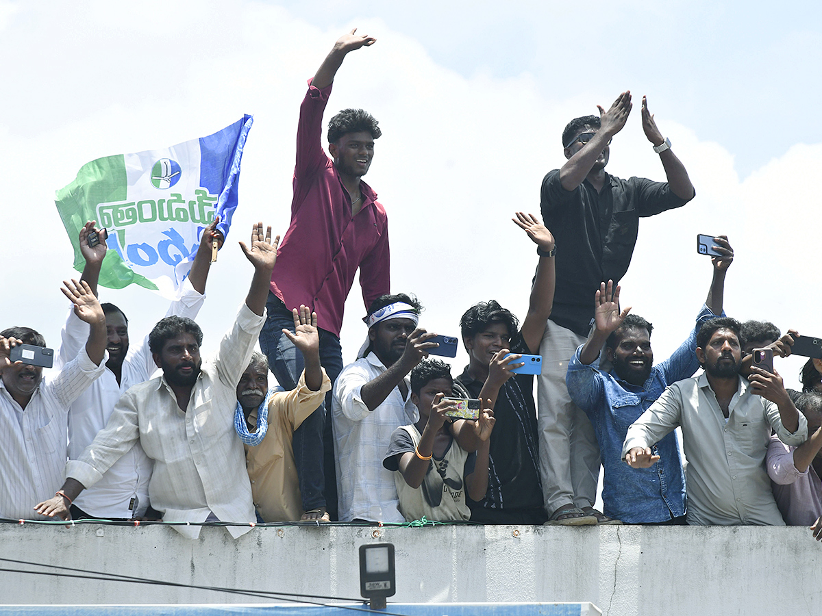 YS_20Jagan_20Mohan_20Reddy_20Visited_20Devarapalli_20in_20East_20Godavari__20_288_29.jpg 8