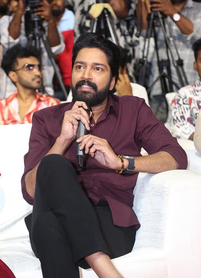 Ramba-Oorvasi-Menaka-Movie-Pre-Release-Event-HD-Photos_-(9).jpg 9