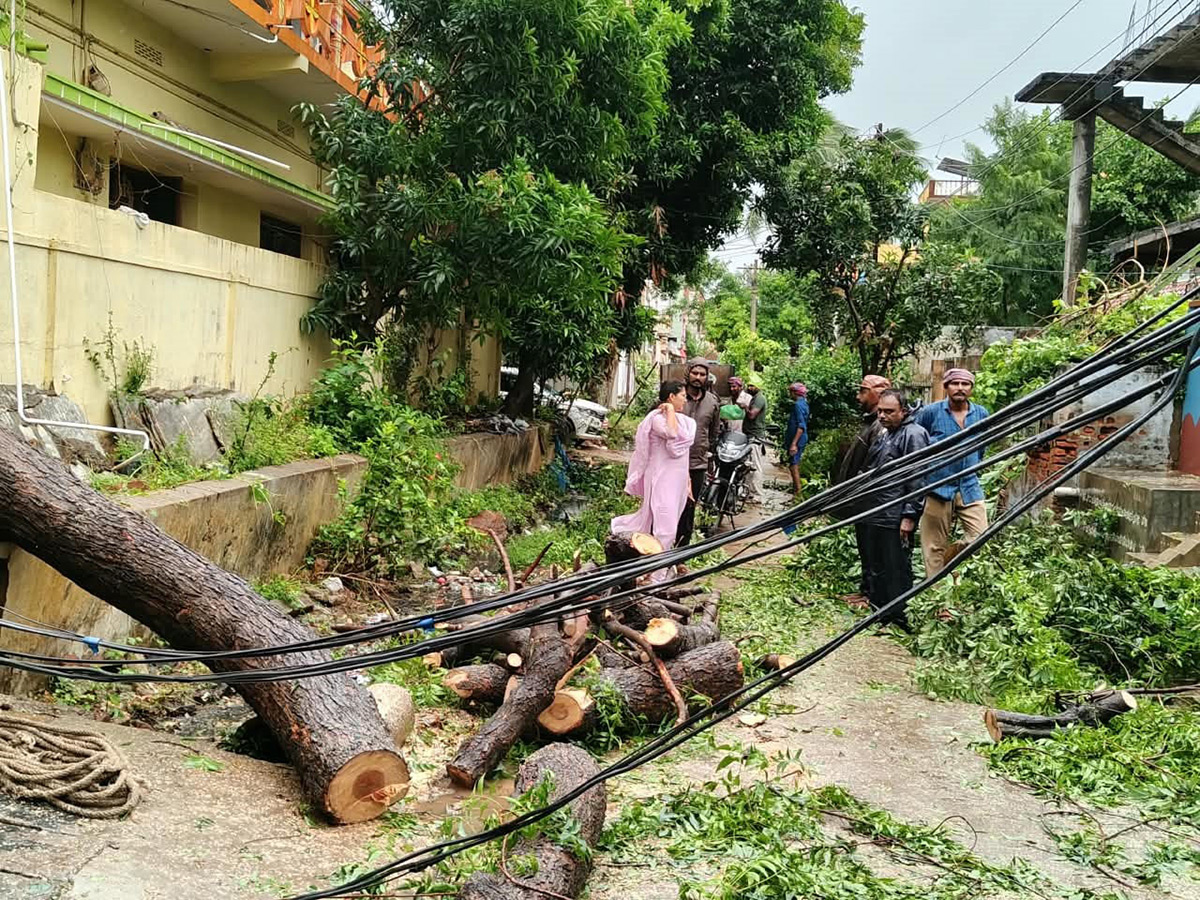 Cyclone-Arnab-in-Andhra-Pradesh-Today-Photos_-(11).jpg 11