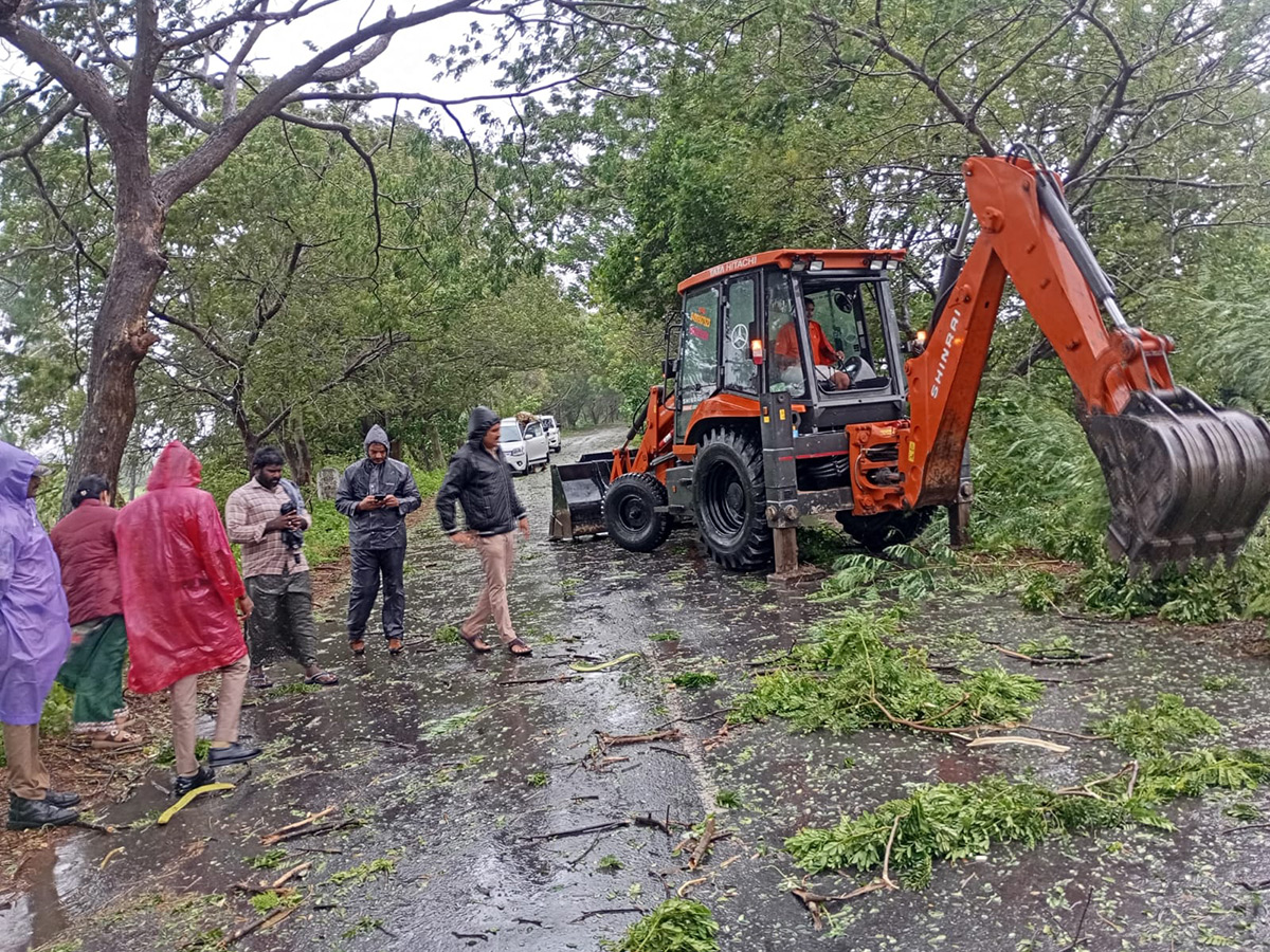 Cyclone-Arnab-in-Andhra-Pradesh-Today-Photos_-(15).jpg 15