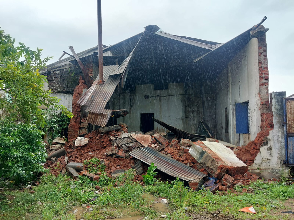 Cyclone-Arnab-in-Andhra-Pradesh-Today-Photos_-(5).jpg 5