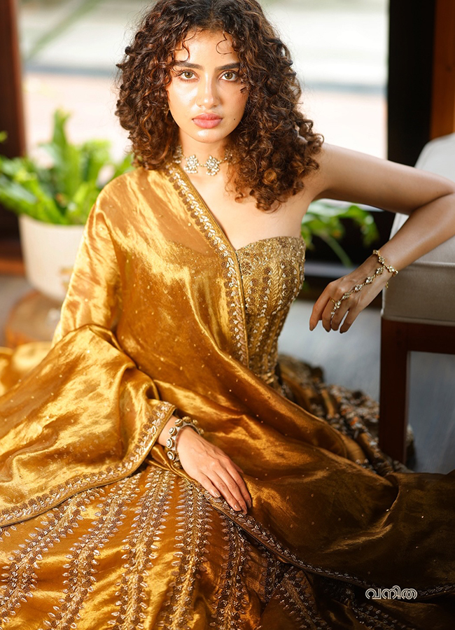 anupama-parameswaran-11.jpg 12
