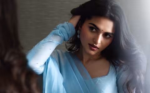 లేత నీలం కలర్ శారీలో నటి కాయాదు లోహర్&zwnj;