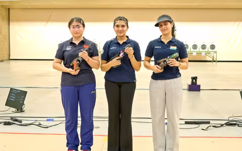 ISSF World Cup: అదరగొట్టిన భారత షూటర్లు.. సింగ్&zwnj;కు స్వర్ణం, మనుకు కాంస్యం (ఫొటోలు)