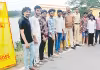 జలాల్&zwnj;పురం చెరువుకట్టపై బారికేడ్లు ఏర్పాటు
