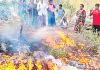 మత్స్యకారుల వలలు తగులబెట్టిన ఫారెస్ట్&zwnj; అధికారులు