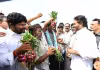 హెరిటేజ్&zwnj;లో ఉల్లిరేటు.. రైతుల్ని దగా చేసిన బాబుపై జగన్&zwnj; ఆగ్రహం (ఫోటోలు)