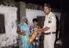 వీడియో వైరల్&zwnj;: కుర్కురే ​కొనివ్వలేదా..? పోలీసులకు ఫోన్&zwnj; చేయండి!
