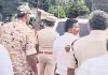 30 మంది పోలీసులు ఇంట్లోంచి లాక్కెళ్లారు