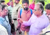 తహసీల్దార్&zwnj; కళ్లలో కారం.. 3 గంటలు నిర్బంధం