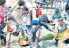 మురుగులో మెరుపులు.. ఆకలిలో ఆశలు