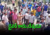 34 మందిని కాపాడి, ఆ బస్&zwnj; కిందే నలిగిపోయిన డ్రైవర్&zwnj;