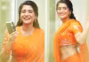 కెమెరాతో కెమెరాకు పోజులిచ్చిన రాశీ (ఫొటోలు)
