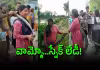 ఏకంగా 10 అడుగుల కోబ్రా : చున్నీలా మెడలో చుట్టేసుకుంది